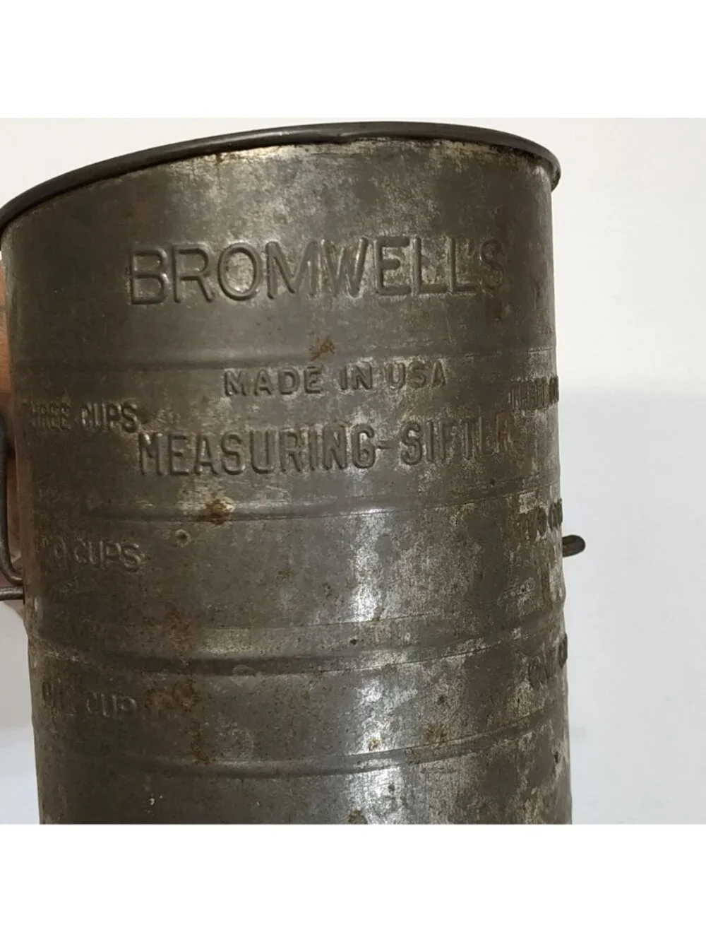 Bromwell's Vintage 3-Cup Metal Measuring Flour Sifter w/ Handle USA Grannycore